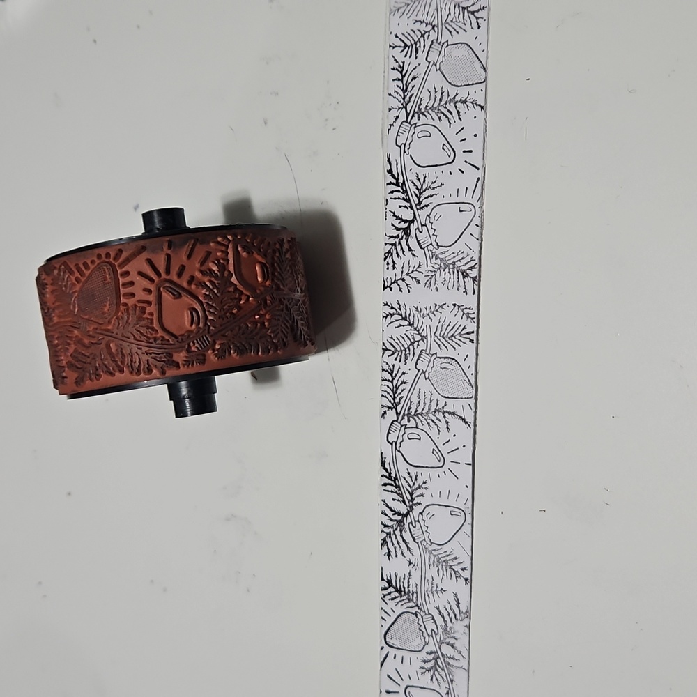 Pine & Bulbs Stampin Round 1" wide wheel stamp